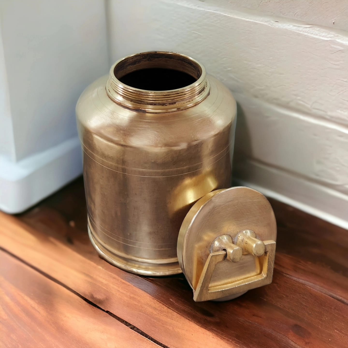 ORIGINAL ANTIQUE: AT/081 - Vintage Pure Brass Unique Shape Milk / Ghee / Oil Canister With Air Tight Lid And Handle | KITCHENWARE | UTENSILS | HOME APPLIANCES