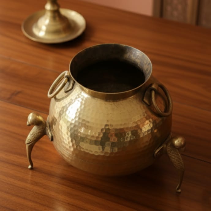 PPL/15 - Rare Vintage 100% Pure Brass Beautifully Hammered Round Shape Pot | Vase | Planter on Parrot Legs | KITCHENWARE | UTENSILS | HOME APPLIANCES