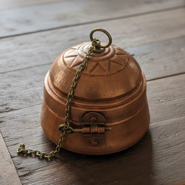 RA/270 | Rare Vintage Pure Copper Storage Box with Lock – Hand Hammered & Engraved Jewellery Keeper