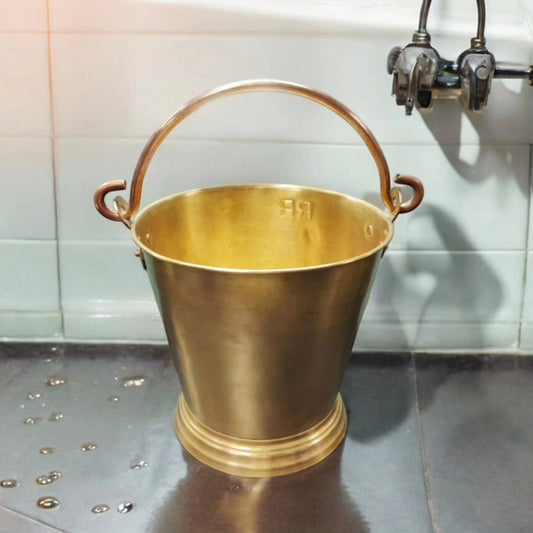 ORIGINAL ANTIQUE: AT/046 - Vintage Brass Medium Size Bucket With Handle | KITCHENWARE | UTENSILS | HOME APPLIANCES