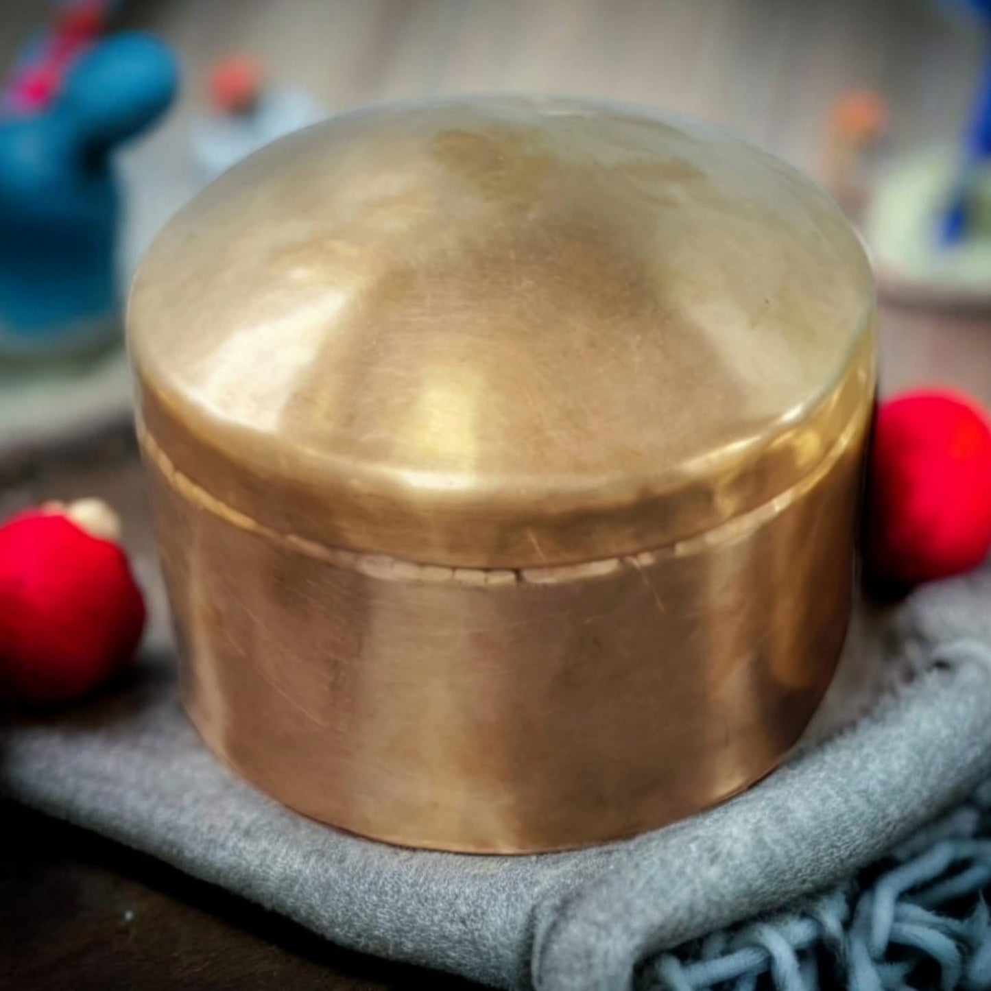 ORIGINAL ANTIQUE: AT/181 - Vintage Rare Pure Brass Round Shape Storage Box | KITCHENWARE | UTENSILS | HOME APPLIANCES