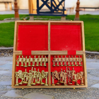 BN/019 | Chess Set with Pure Brass Sculpted Pieces In Ancient Roman Style & Wooden Folding Board