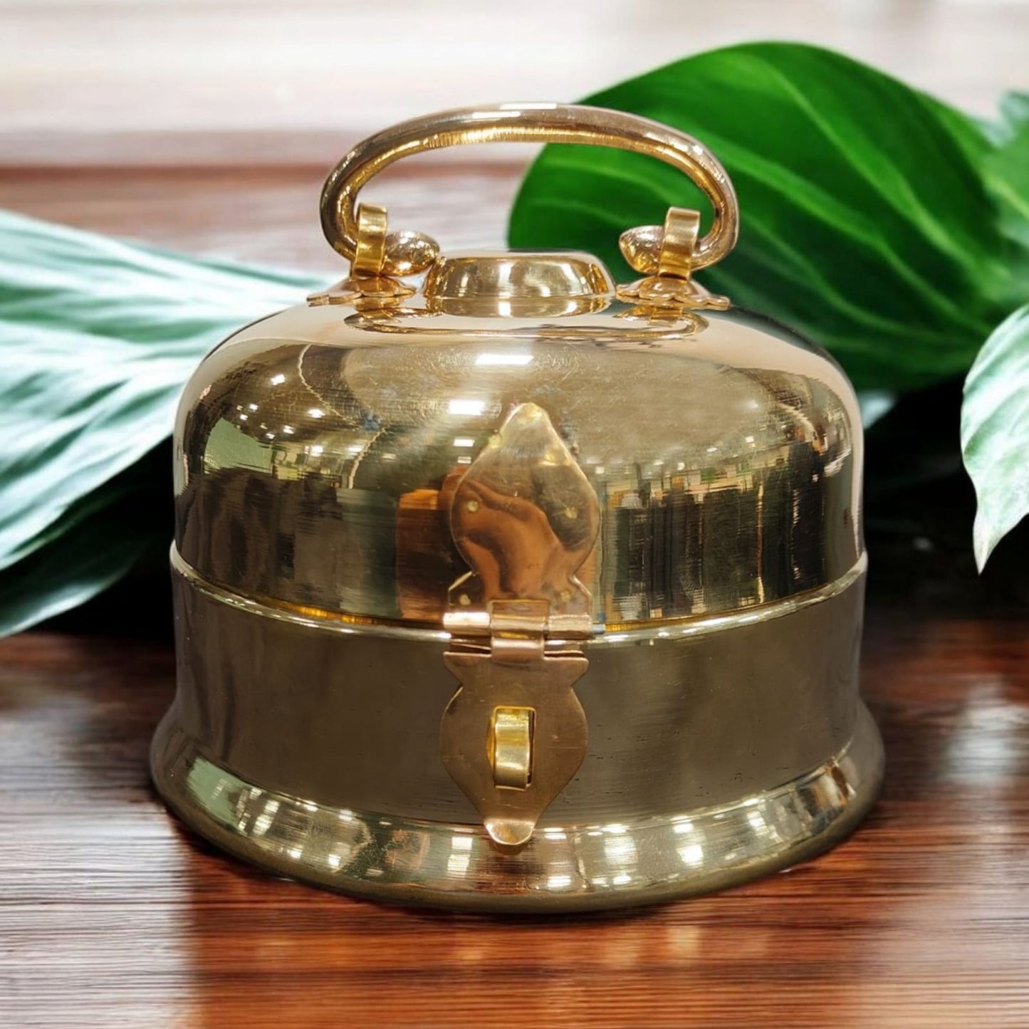 BRAND NEW: NW/044 - 100% Pure Brass Very Beautiful Round Shape Paan daan - Betel Nut Supari Box - with lock system - Complete Set | KITCHENWARE | UTENSILS | HOME APPLIANCES