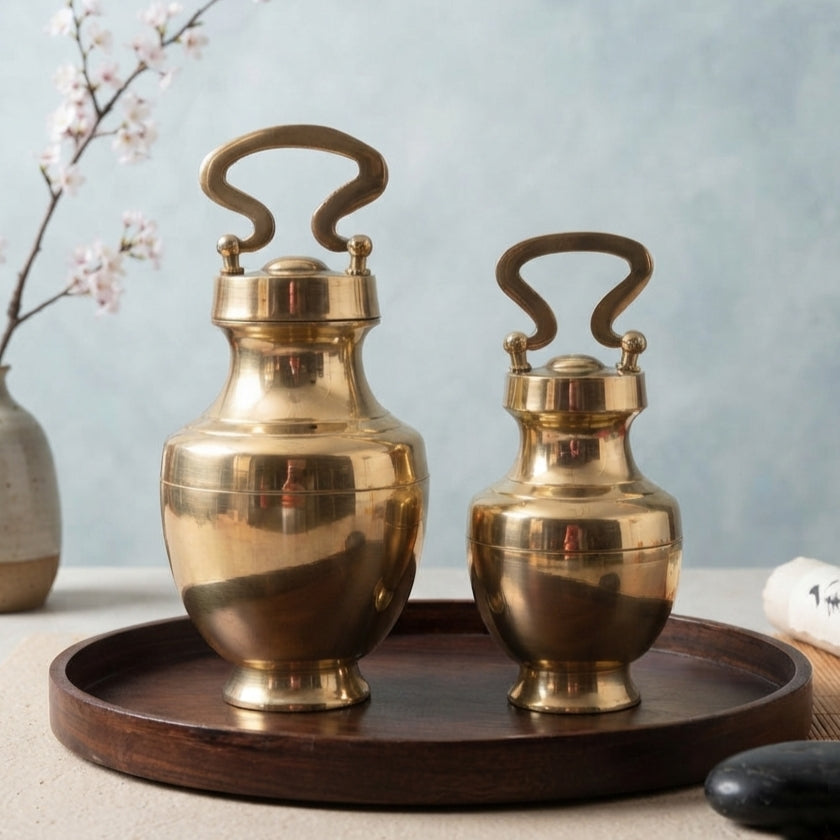 Pure Brass/Pital Very Beautiful Oval Shape Vintage Look Gangajal Lota with Glass inside in a Glossy finish traditionally known as "KAMANDAL" (Brand New)